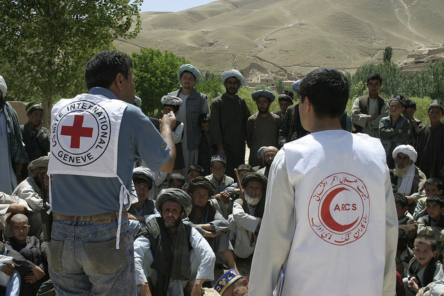 Ayuda humanitaria, Afganistán - Provincia de Faryab, Afganistán. Asistencia a familias cuyos hogares y pertenencias fueron destruidos por una devastadora inundación. La ayuda fue otorgada en forma conjunta por el CICR y la Media Luna Roja Afgana.