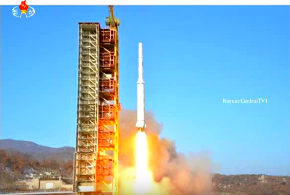 Captura de imagen del lanzamiento del satélite Kwangmyongsong-4 (7/2/2016). Fuente: Korean Central Television (KCTV).